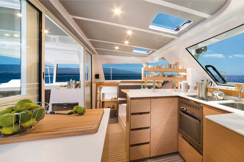 12 Nautitech40Open DinetteCocinaBr