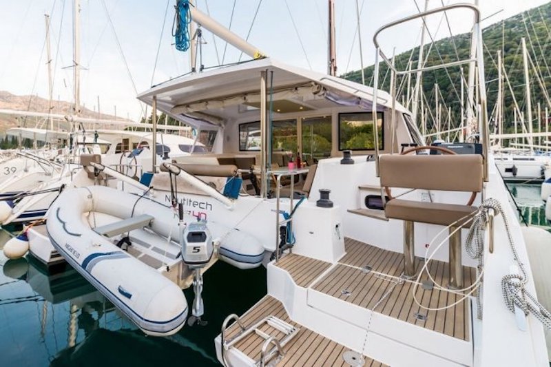 6 Nautitech40Open AmarradoPp